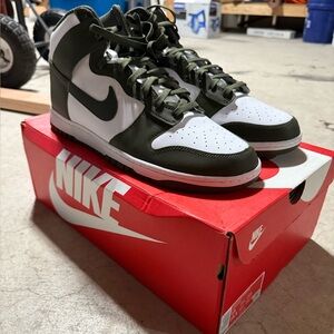 NWB MENS NIKE DUNK HIGH - CARGO/KHAKI!